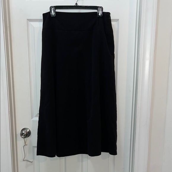 Larry Levine Dresses & Skirts - Larry Levine Classic Black A-Line Skirt